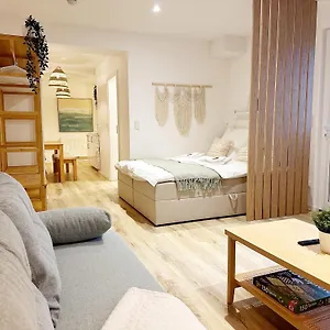 Gemuetliches 2 Ambient Mit Queensize-bett , Etagenbett& Schlafsofa In Alsternaehe Hamburg